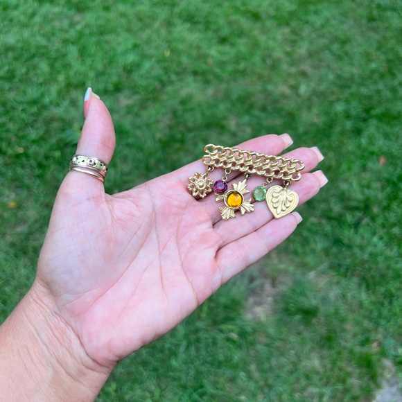 Vintage Gold-tone Costume Dangle Charm Chain Bar Brooch - Picture 3 of 17